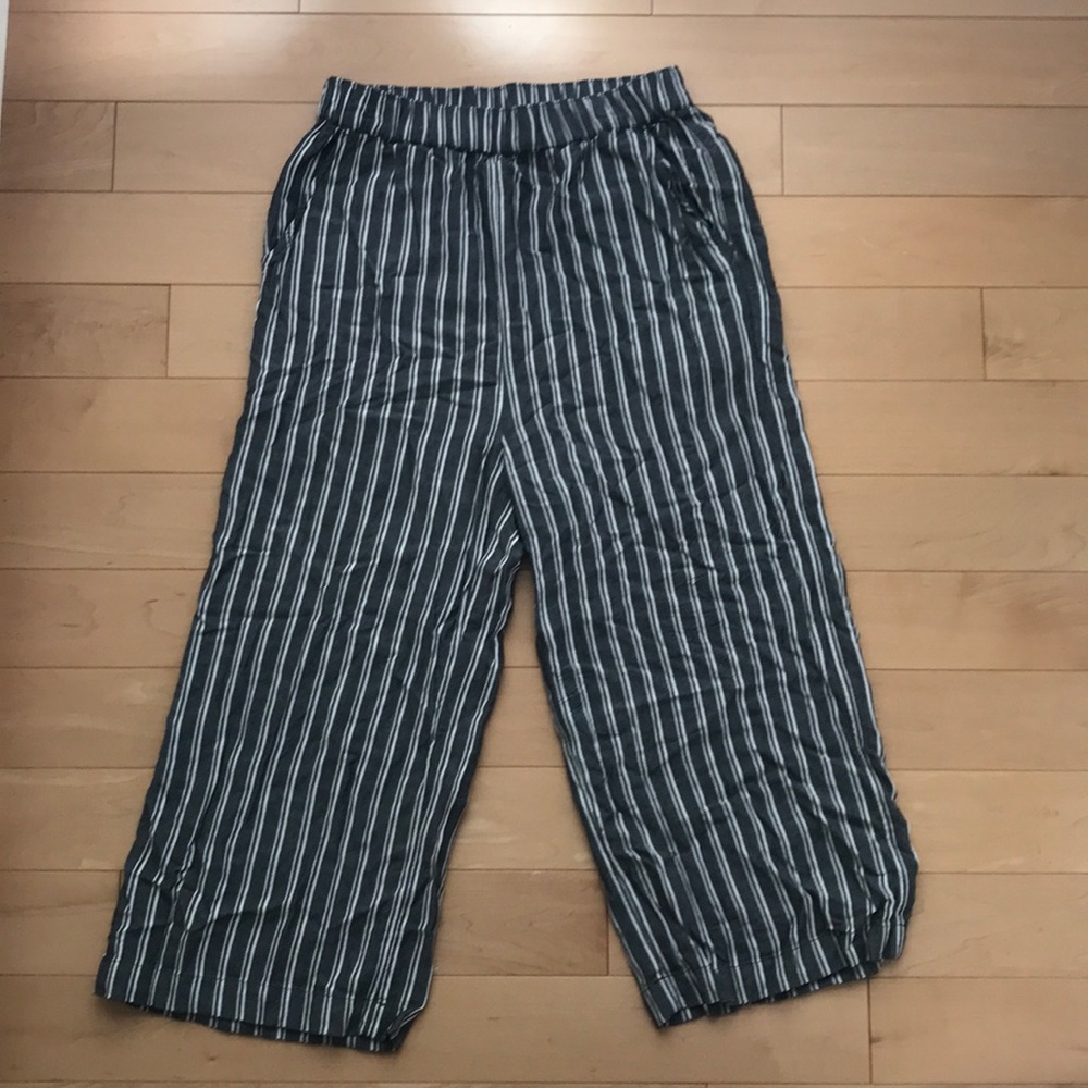 Loose, cropped pants